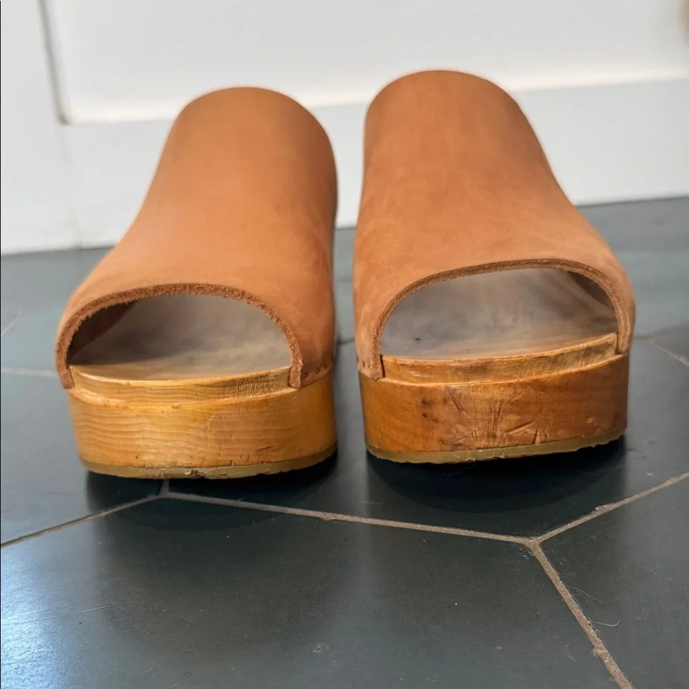 Bryr Clay Leather “Norma” Clog - Picture 3 of 6